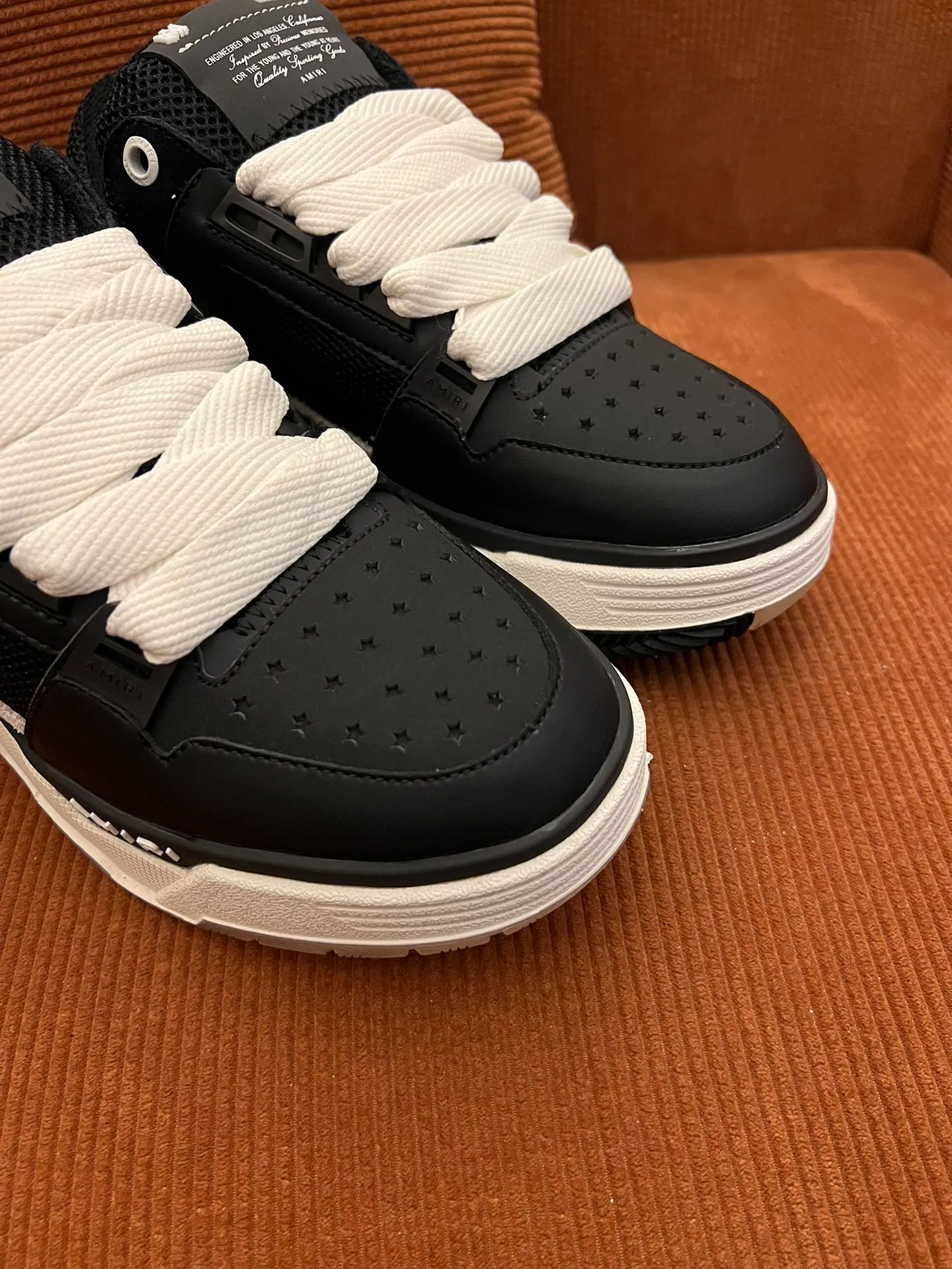 p620💰Men's shoes Amiri Emile's 2023 spring and summer new MA-1 bread shoes, couple models, casual sports shoes, sneakers Amiri gave up the rock punk style in the new season and used a large number of unsaturated colors, Morandi tones, whether you see or wear them, it will make people very happy. The large tongue of the bread shoes continues, shortens the length of the shoe body, thickens the midsole, and the toe part is more rounded. Amiri's brand letters and MA logo appear on the side of the shoe. Fabric: Original customized imported first-layer cowhide + mesh. Lining: Original customized breathable towel lining. Outsole. Foam combination material. Bottom thickness: 4CM. Size: Men's 39-45
